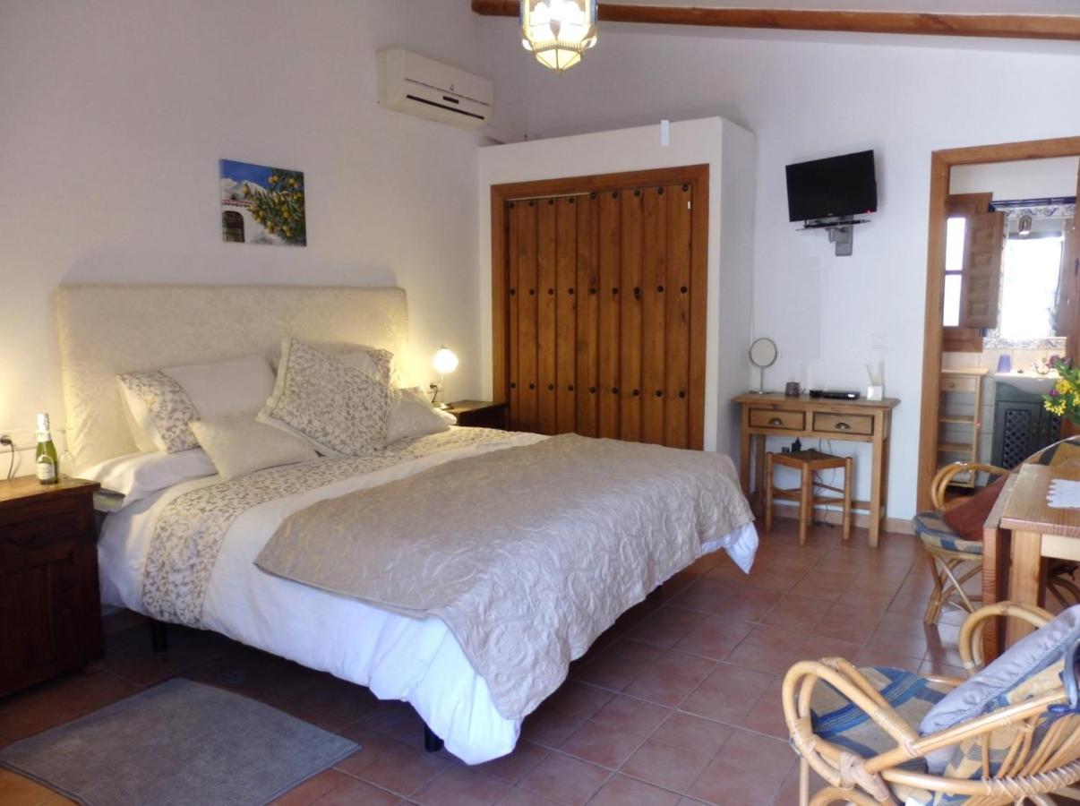 Escuela La Crujia Bed and Breakfast Velez Malaga Buitenkant foto